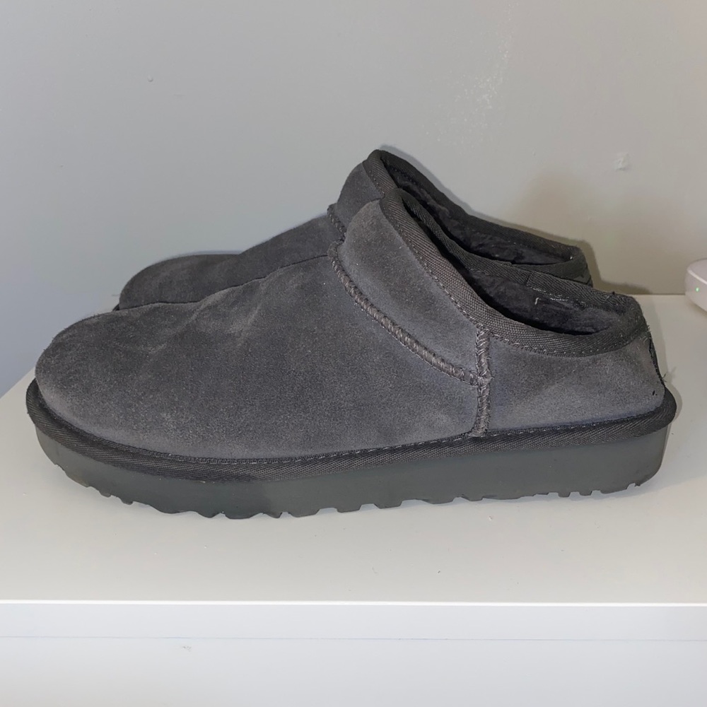 UGG Classic Slipper Suede
